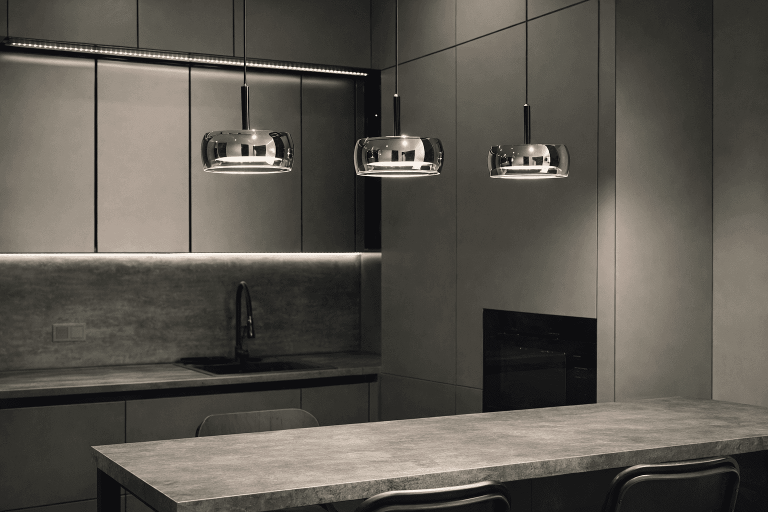 Интерьер с подвесными светильниками